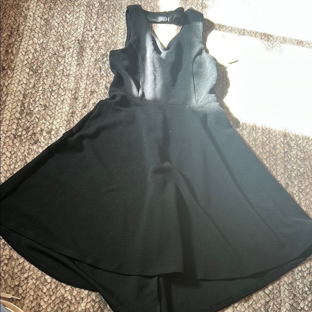 Elegant Black Sleeveless Dress